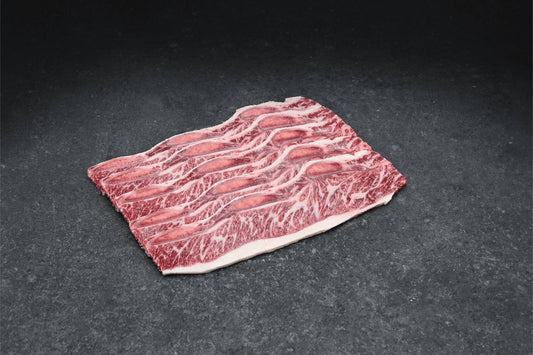Wagyu Galbi Ribs, quer zur Rippe geschnitten
